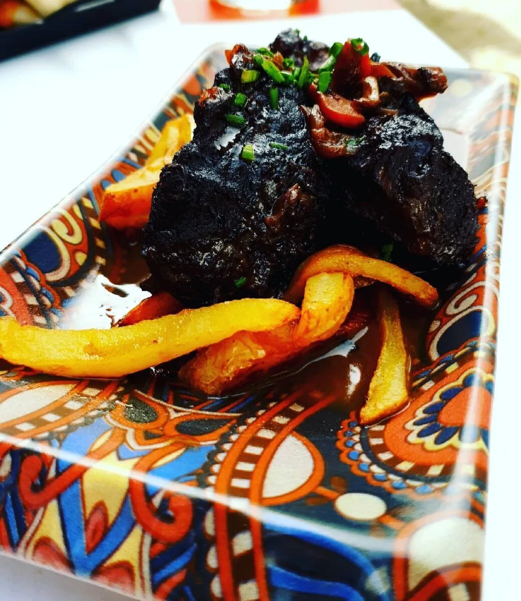 Carrillada al vino tinto